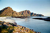 Le isole Lofoten Norvegia. Nei pressi di Andenes (Andoya) alla luce del sole di mezzanotte